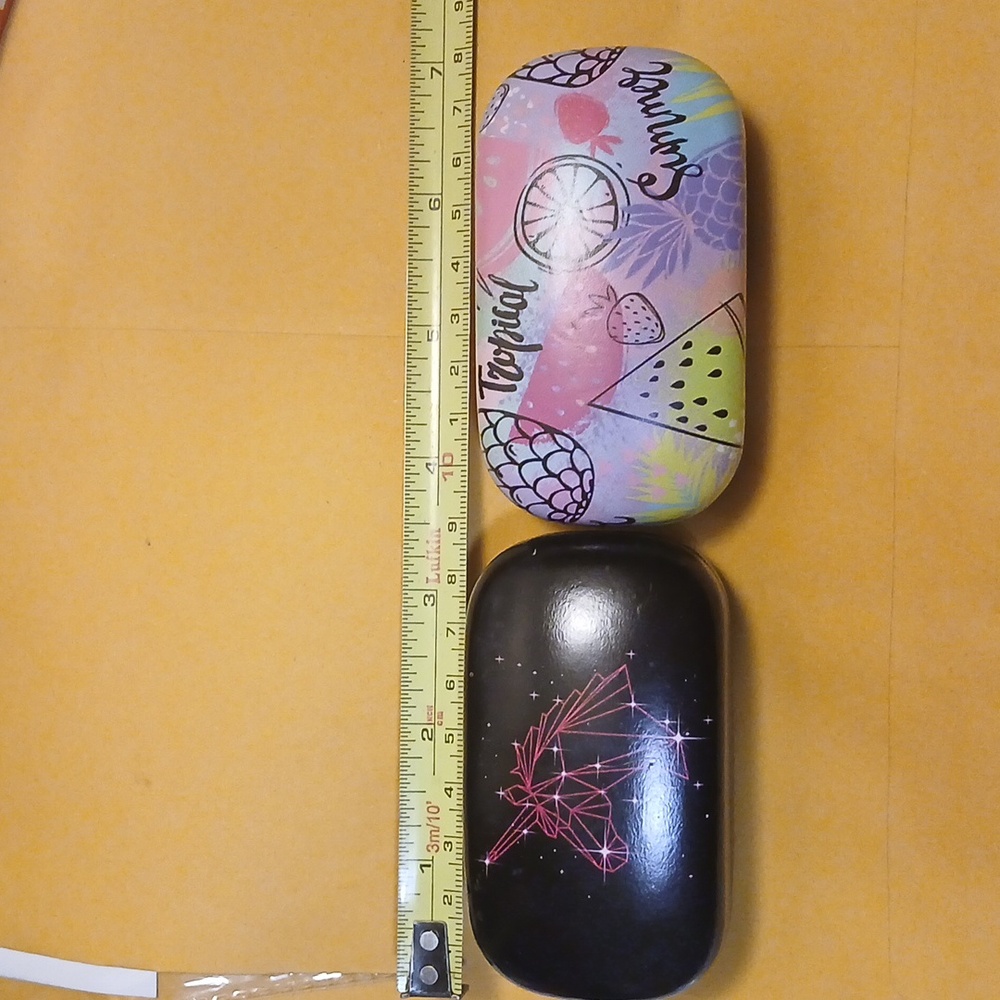Assorted LOT!! (1 Wallet, 3 Golf Balls, 1Ankle Tensor & 2 Small Cases/w Mirrors) - Picture 13 of 17